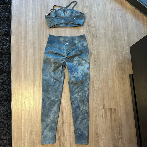 Blue tie die workout set - Picture 2 of 2